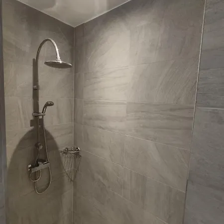 Πανσιόν Citadelle - Avec Salle De Bain Independantes Et Cuisine Partagee Λιέγη