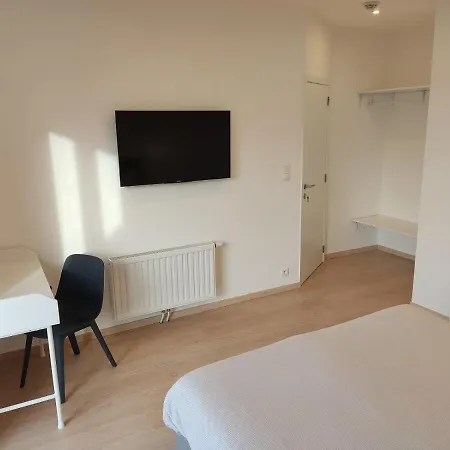 Citadelle - Avec Salle De Bain Independantes Et Cuisine Partagee Πανσιόν Λιέγη