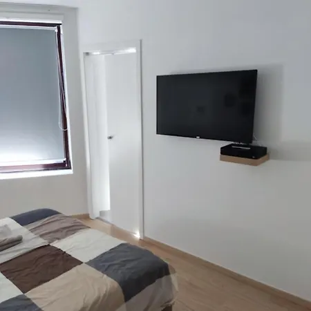 Citadelle - Avec Salle De Bain Independantes Et Cuisine Partagee Λιέγη